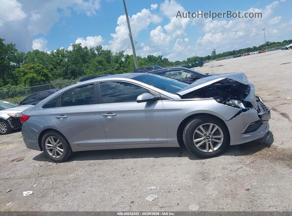 5NPE24AFXHH533188 2017 HYUNDAI SONATA Серебряный Вид задней части салона