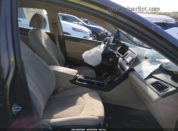 5NPE24AFXHH553361 2017 HYUNDAI SONATA Gray Вид салону спереду