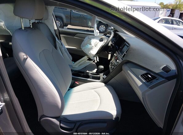 5NPE24AFXKH743393 2019 HYUNDAI SONATA Gray წინა სალონის ხედი