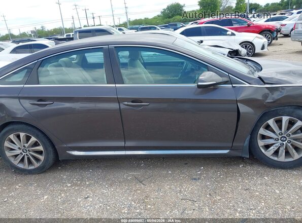 5NPE34AF0HH544598 2017 HYUNDAI SONATA Gray Widok wnętrza z tyłu