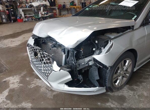 5NPE34AF0JH606491 2018 HYUNDAI SONATA Серебряный Вид спереди
