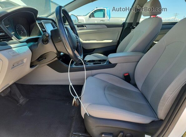 5NPE34AF0JH631150 2018 HYUNDAI SONATA Белый Вид салона спереди