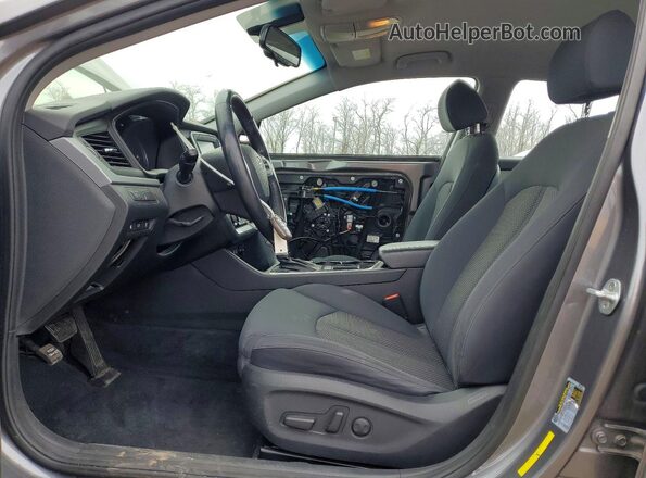 5NPE34AF0JH717090 2018 HYUNDAI SONATA Gray Вид салону спереду