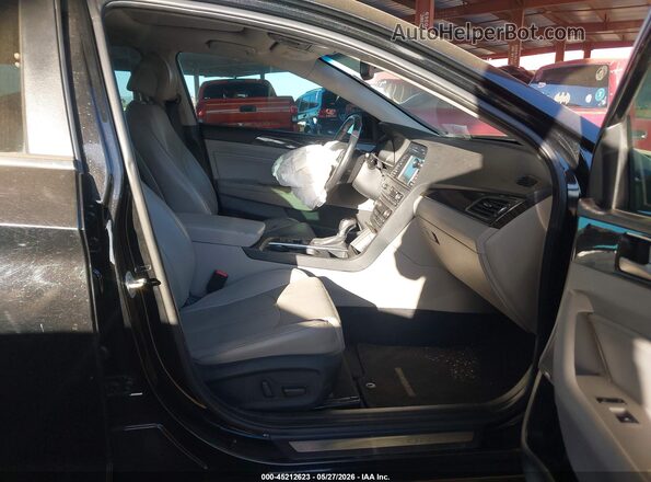 5NPE34AF1HH559952 2017 HYUNDAI SONATA Black Вид салону спереду