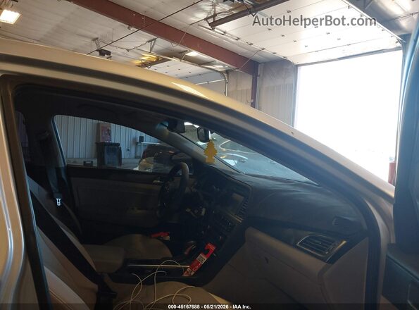5NPE34AF2HH498952 2017 HYUNDAI SONATA Silver Սալոնի դիմացի տեսք