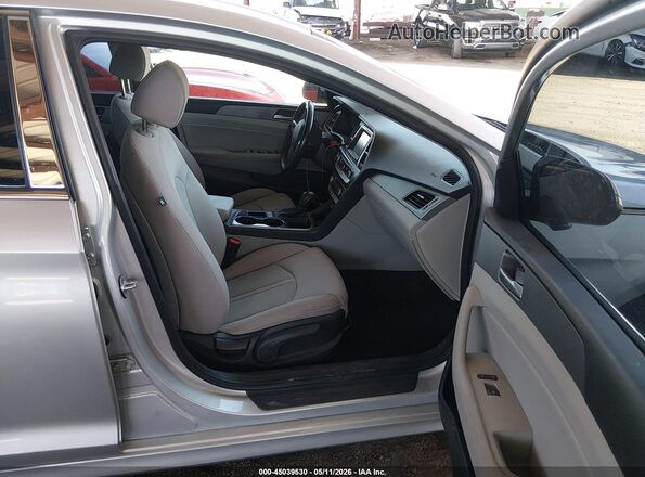 5NPE34AF2JH673853 2018 HYUNDAI SONATA Silver Front interior view