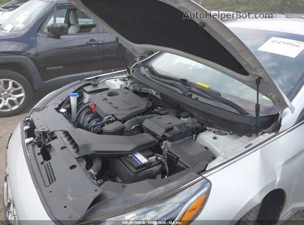 5NPE34AF2JH727863 2018 HYUNDAI SONATA Серебряный Вид сзади