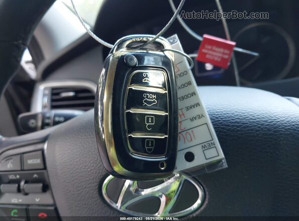 5NPE34AF4HH486690 2017 HYUNDAI SONATA Black Widok deski rozdzielczej