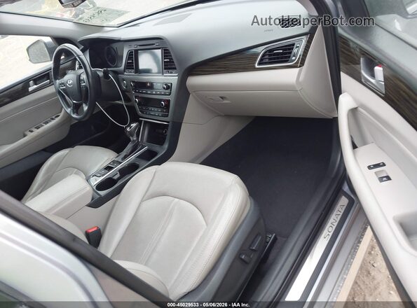 5NPE34AF4HH502175 2017 HYUNDAI SONATA Silver Widok wnętrza z przodu