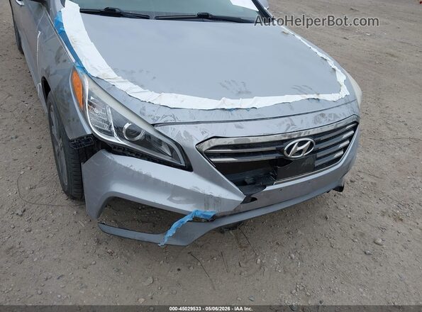 5NPE34AF4HH502175 2017 HYUNDAI SONATA Silver Widok z przodu