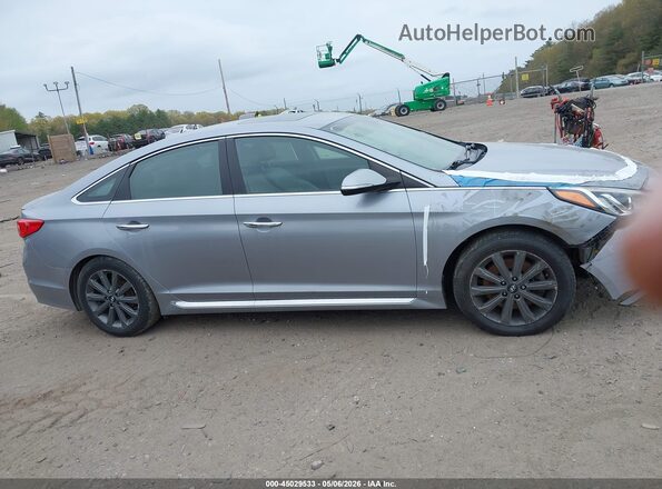 5NPE34AF4HH502175 2017 HYUNDAI SONATA Silver Widok wnętrza z tyłu