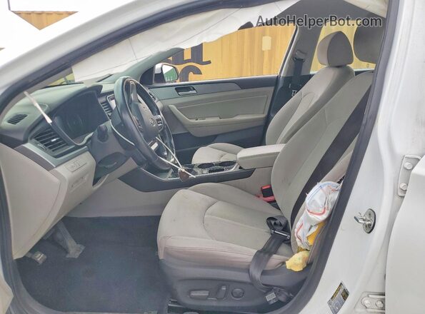 5NPE34AF4JH644824 2018 HYUNDAI SONATA White Widok wnętrza z przodu