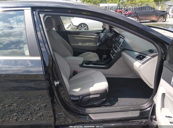 5NPE34AF5JH617325 2018 HYUNDAI SONATA Черный Вид салона спереди