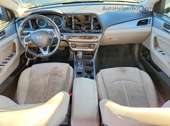 5NPE34AF6KH757031 2019 HYUNDAI SONATA Серебряный Вид панели приборов