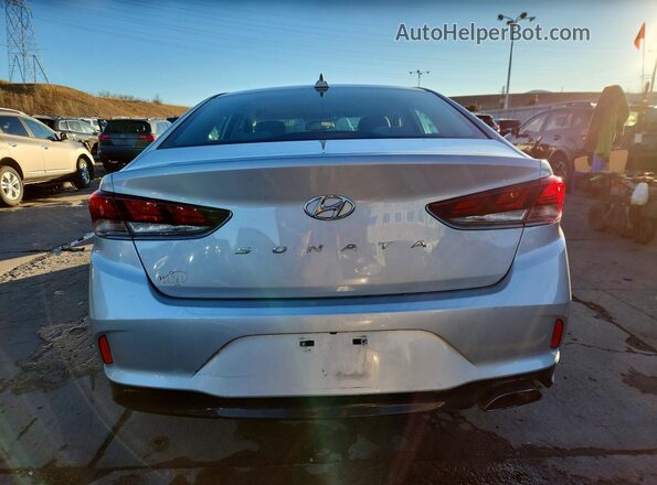5NPE34AF6KH757031 2019 HYUNDAI SONATA Серебряный Вид сзади