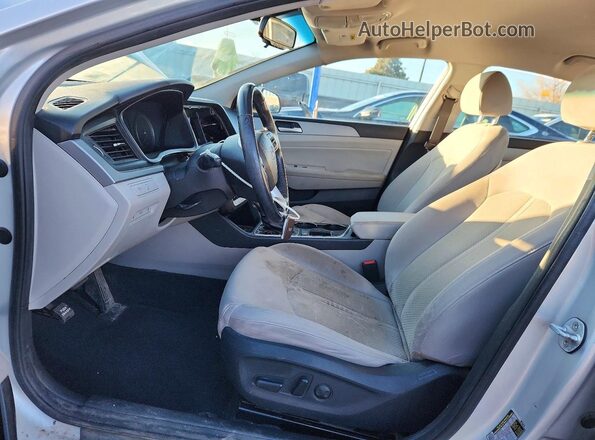5NPE34AF6KH757031 2019 HYUNDAI SONATA Серебряный Вид салона спереди
