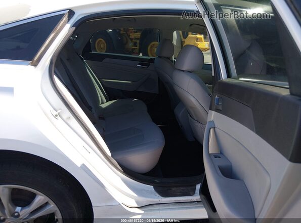 5NPE34AF7JH681186 2018 HYUNDAI SONATA White VIN կոդի պիտակի տեսք
