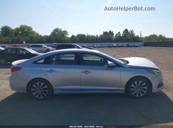 5NPE34AF8GH434171 2016 HYUNDAI SONATA Silver Rear interior view