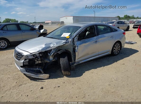 5NPE34AF8HH551072 2017 HYUNDAI SONATA Silver წინა მარცხენა ხედი სამი მეოთხედიდან