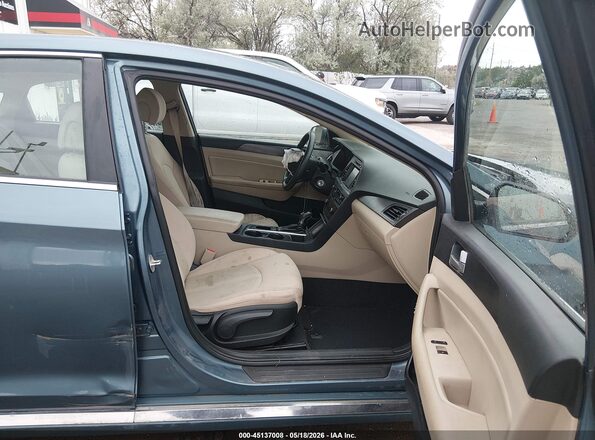 5NPE34AFXHH556984 2017 HYUNDAI SONATA Blue წინა სალონის ხედი