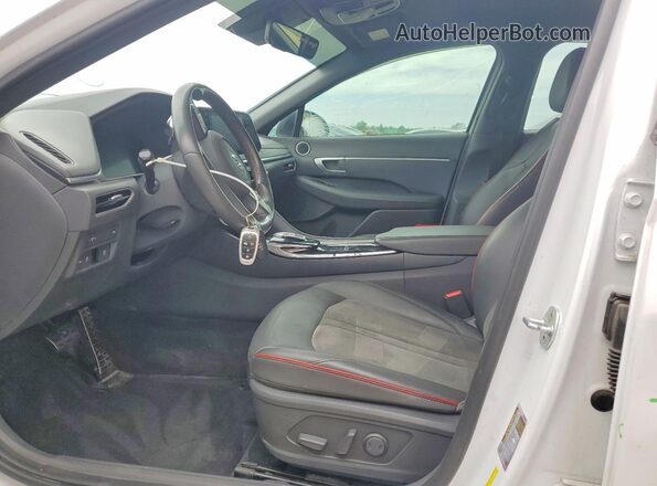 5NPEJ4J23LH022687 2020 HYUNDAI SONATA White წინა სალონის ხედი