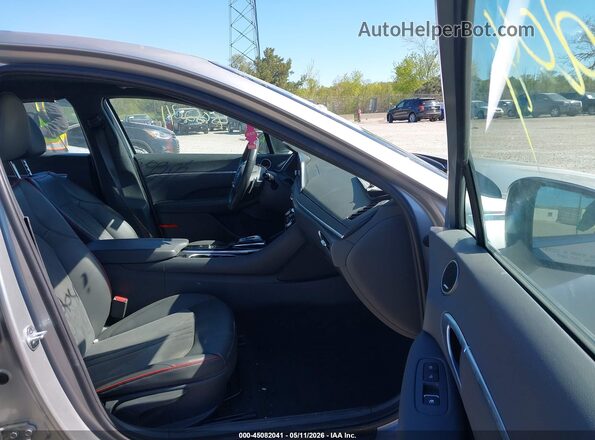 5NPEJ4J27LH044725 2020 HYUNDAI SONATA Silver Front interior view
