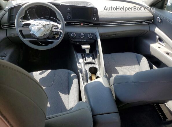 5NPLL4AG4MH045975 2021 HYUNDAI ELANTRA Серебряный Вид панели приборов