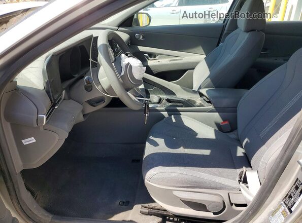 5NPLL4AG4MH045975 2021 HYUNDAI ELANTRA Серебряный Вид салона спереди