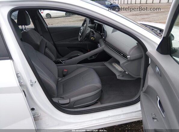 5NPLL4AG4PH110490 2023 HYUNDAI ELANTRA White Widok wnętrza z przodu