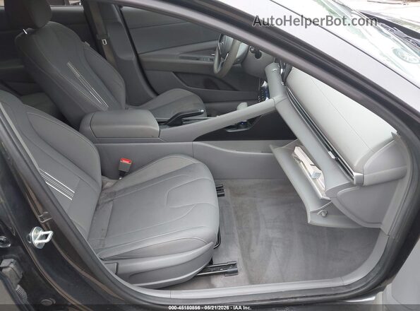5NPLM4AG1PH087649 2023 HYUNDAI ELANTRA Серый Вид салона спереди