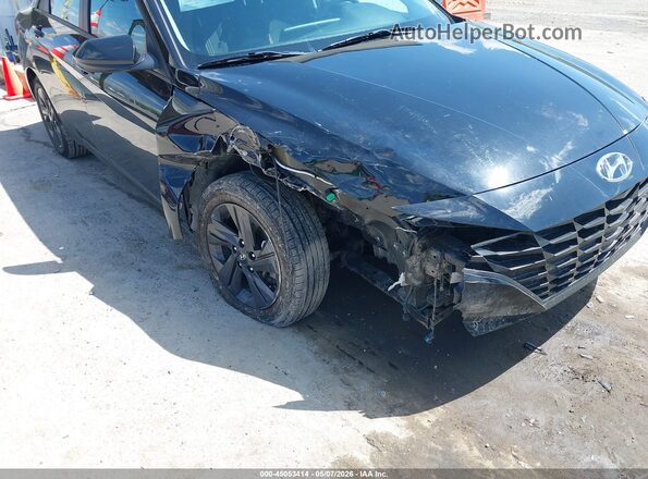 5NPLM4AG5MH021715 2021 HYUNDAI ELANTRA Black Вид спереду