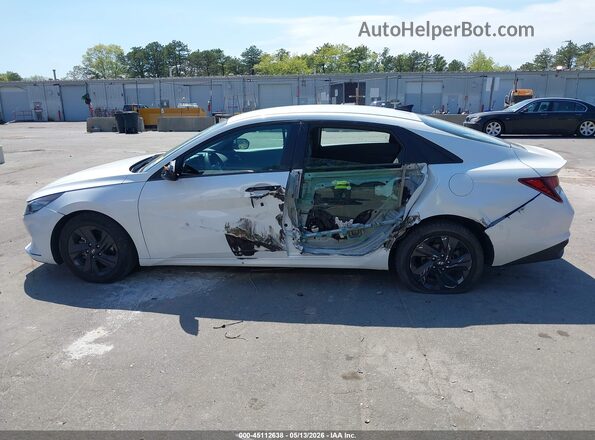 5NPLM4AG5NH072990 2022 HYUNDAI ELANTRA White Սալոնի 360 աստիճան տեսք
