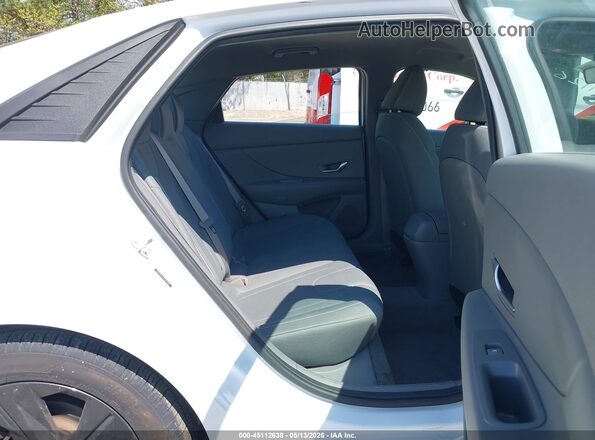5NPLM4AG5NH072990 2022 HYUNDAI ELANTRA White VIN կոդի պիտակի տեսք