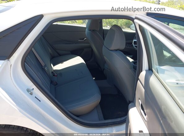 5NPLM4AG6NH074635 2022 HYUNDAI ELANTRA White Widok naklejki z numerem VIN