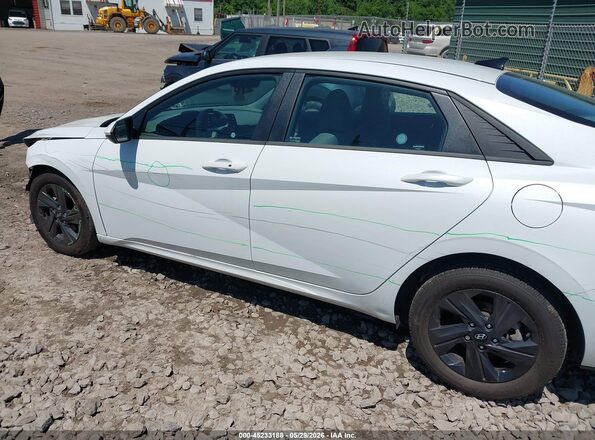 5NPLM4AG6NH074635 2022 HYUNDAI ELANTRA White 