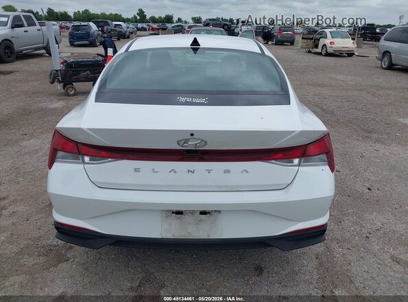 5NPLM4AG8NH083143 2022 HYUNDAI ELANTRA Белый 