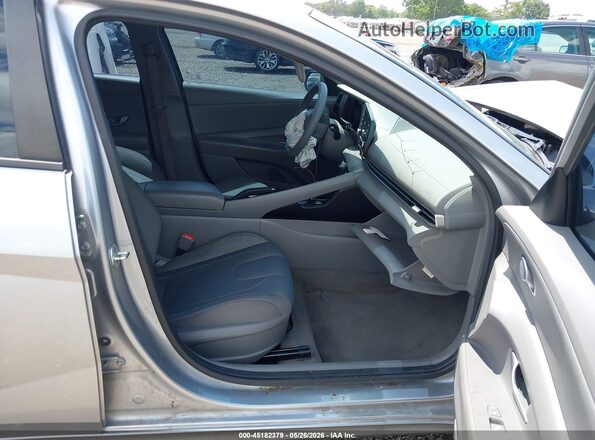 5NPLM4AGXNH083466 2022 HYUNDAI ELANTRA Черный Вид салона спереди