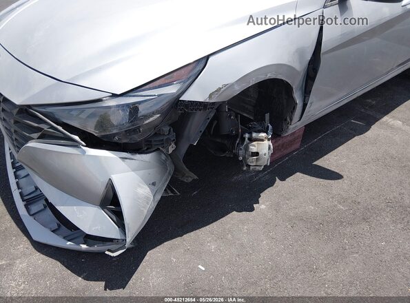 5NPLM4AGXPH089061 2023 HYUNDAI ELANTRA Серебряный Вид спереди