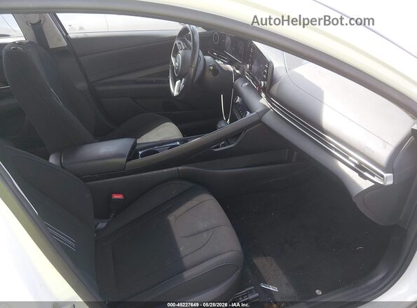 5NPLN4AG5NH066877 2022 HYUNDAI ELANTRA White Սալոնի դիմացի տեսք