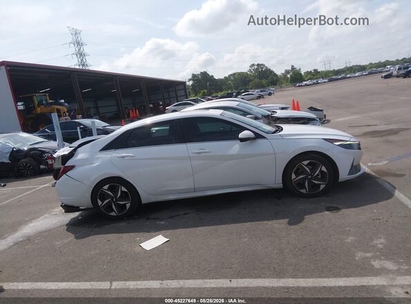 5NPLN4AG5NH066877 2022 HYUNDAI ELANTRA White Սալոնի 360 աստիճան տեսք