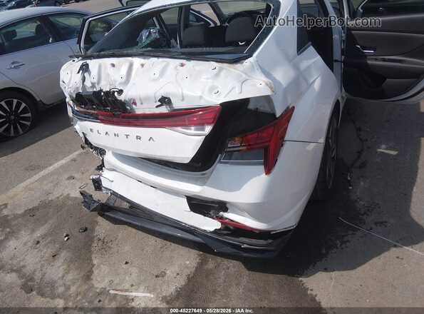 5NPLN4AG5NH066877 2022 HYUNDAI ELANTRA White Դիմացի տեսք