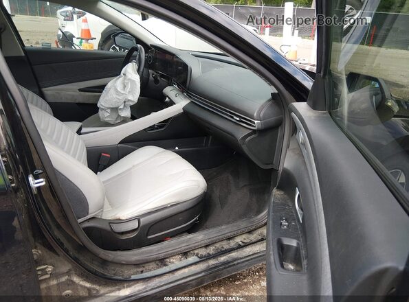 5NPLP4AG8NH065376 2022 HYUNDAI ELANTRA Black Front interior view