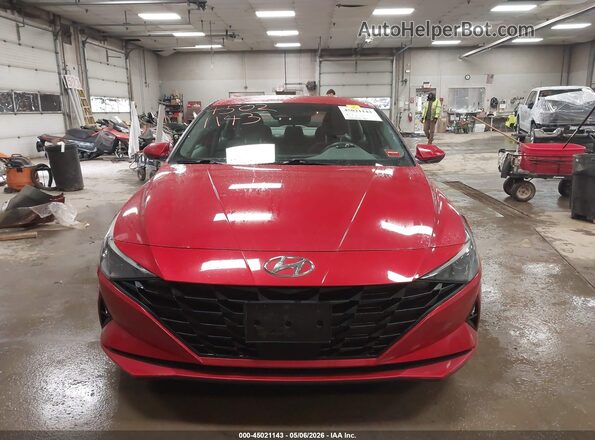 5NPLS4AG0MH007792 2021 HYUNDAI ELANTRA Red Widok wnętrza z tyłu