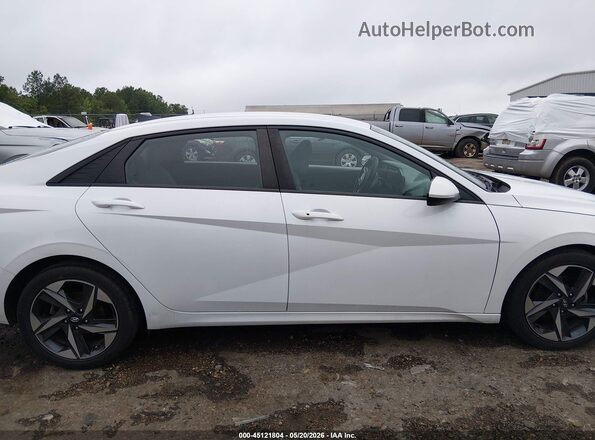 5NPLS4AG1PH090153 2023 HYUNDAI ELANTRA White Vista interior trasera
