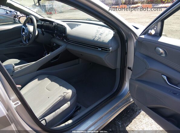5NPLS4AG7NH062662 2022 HYUNDAI ELANTRA Gray Front interior view