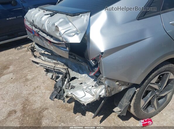 5NPLS4AG9PH112917 2023 HYUNDAI ELANTRA Серебряный Вид спереди