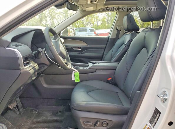 5TDAAAA52SS032840 2025 TOYOTA GRAND White Front interior view