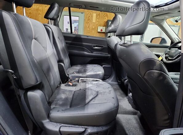 5TDAAAB58TS117746 2026 TOYOTA GRAND Gray Вид задньої частини салону