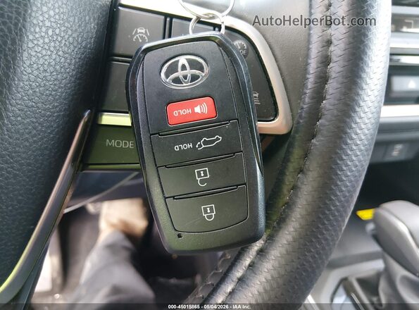 5TDAAAB59TS118694 2026 TOYOTA LE Silver Вид панелі приладів