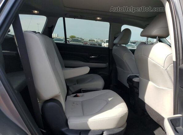 5TDACAB56SS042733 2025 TOYOTA GRAND Gray Rear interior view